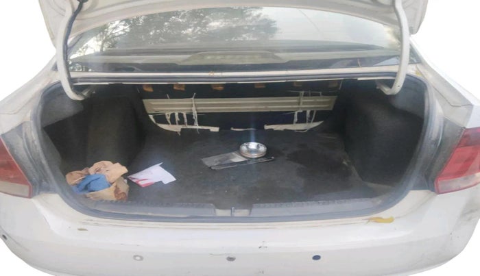 2011 Volkswagen Vento TRENDLINE 1.6, Petrol, Manual, 1,37,747 km, exterior