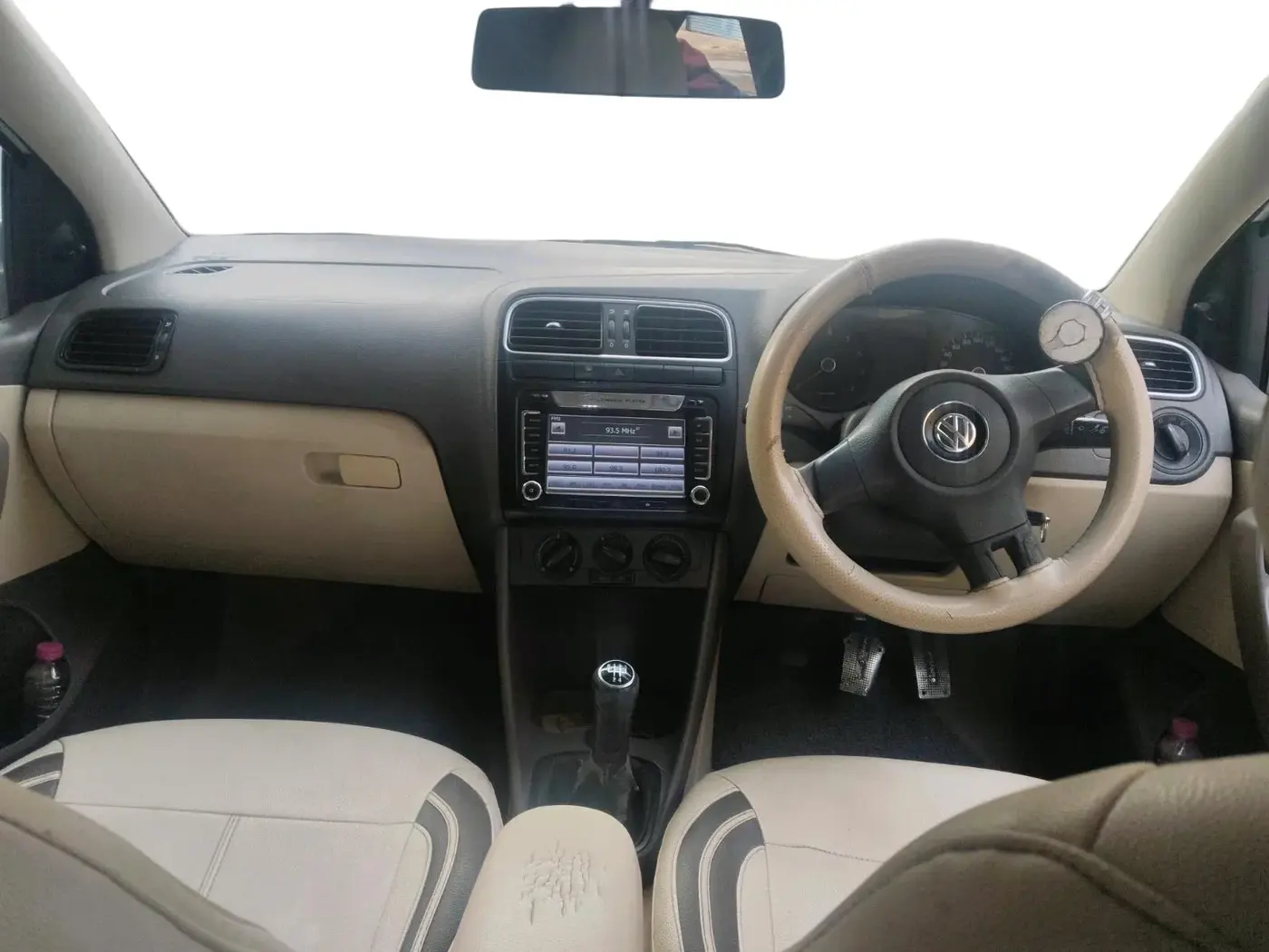 2011 Volkswagen Vento TRENDLINE 1.6, Petrol, Manual, 1,37,747 km, interior