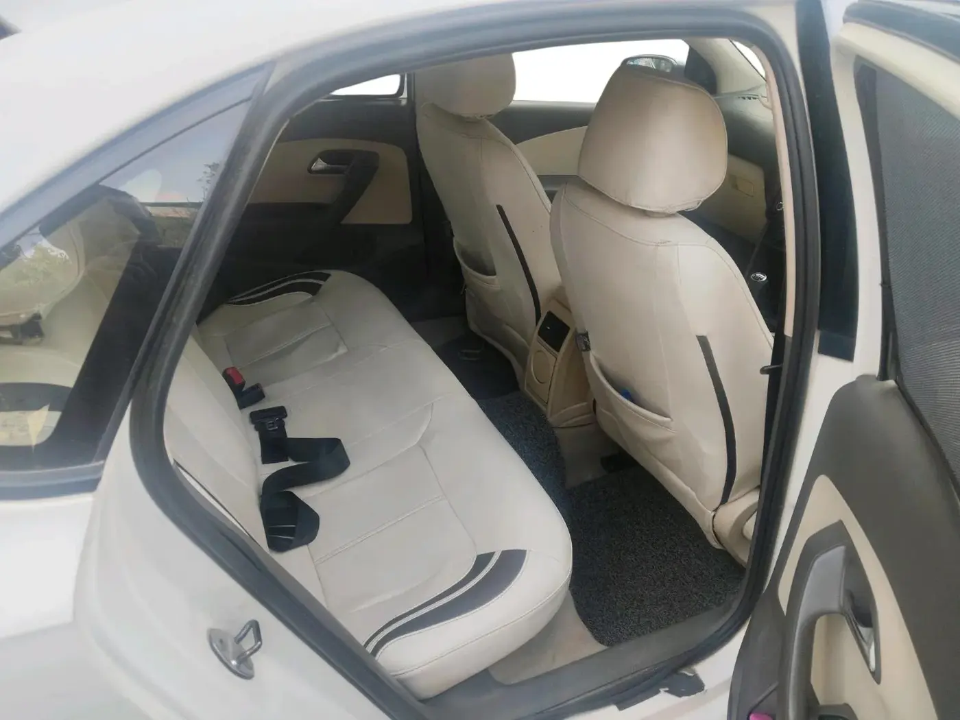 2011 Volkswagen Vento TRENDLINE 1.6, Petrol, Manual, 1,37,747 km, interior