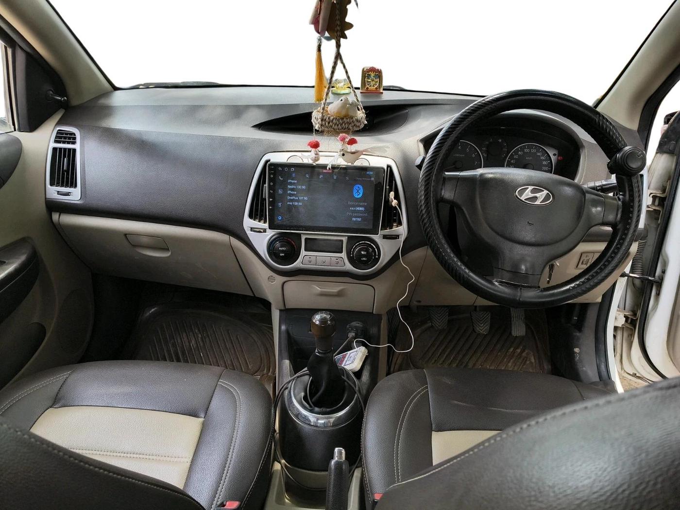 2011 Hyundai i20 MAGNA 1.2, Petrol, Manual, 97,560 km, interior