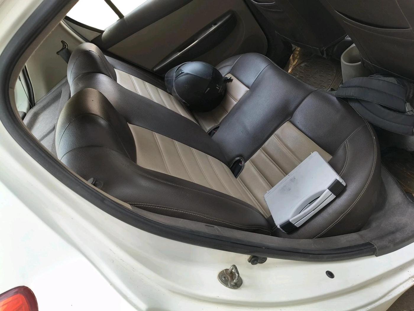 2011 Hyundai i20 MAGNA 1.2, Petrol, Manual, 97,560 km, interior