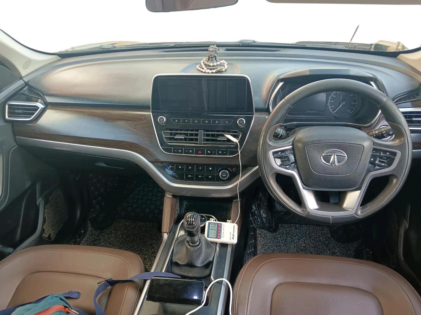 2019 Tata Harrier XZ 2.0L, Diesel, Manual, 1,27,120 km, interior
