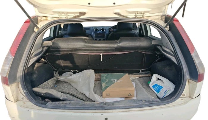 2013 Ford Figo LXI 1.2 PETROL, Petrol, Manual, 98,489 km, exterior