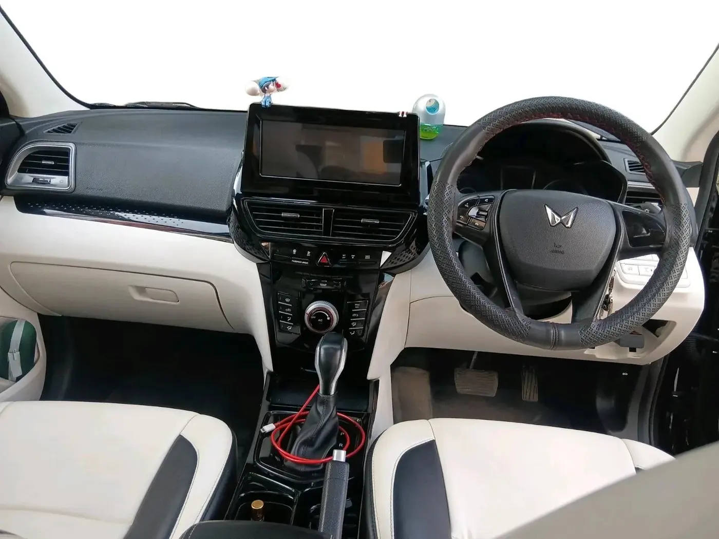 2025 Mahindra XUV 3XO MX2 Pro 1.2 L TCMPFI AT, Petrol, Automatic, 14,430 km, interior