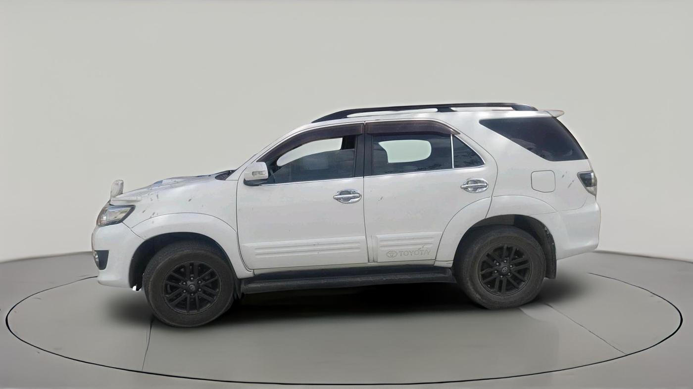 2015 Toyota Fortuner 3.0 4X4 MT, Diesel, Manual, 1,16,976 km, exterior