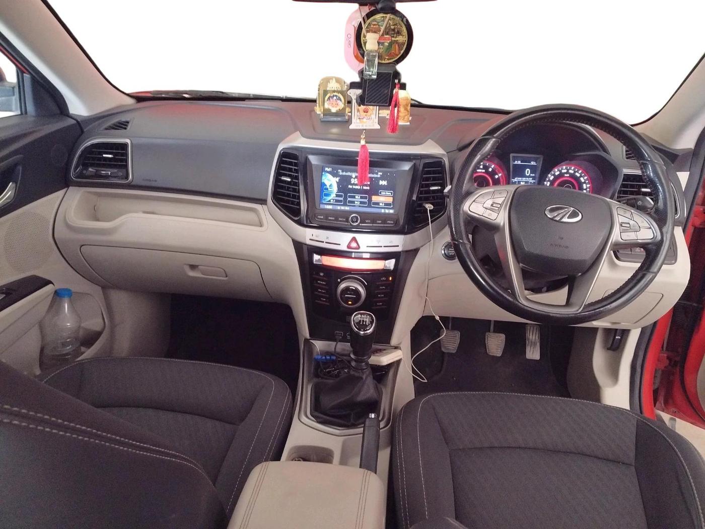 2019 Mahindra XUV300 W8 1.2 PETROL, Petrol, Manual, 80,147 km, interior