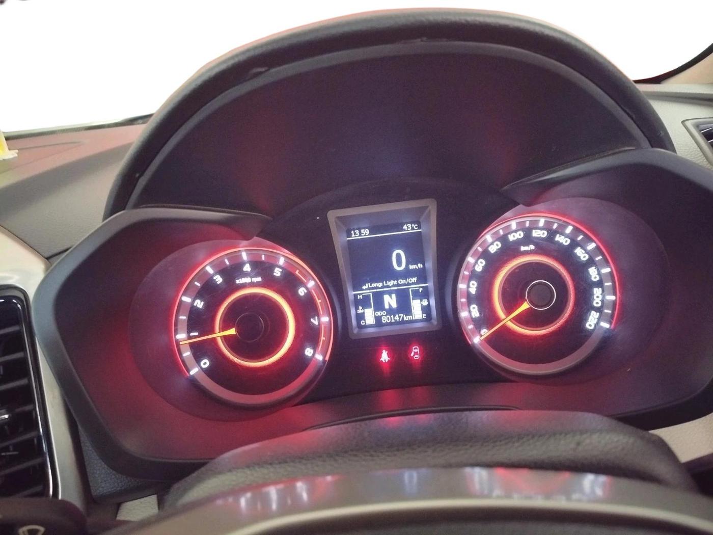 2019 Mahindra XUV300 W8 1.2 PETROL, Petrol, Manual, 80,147 km, interior