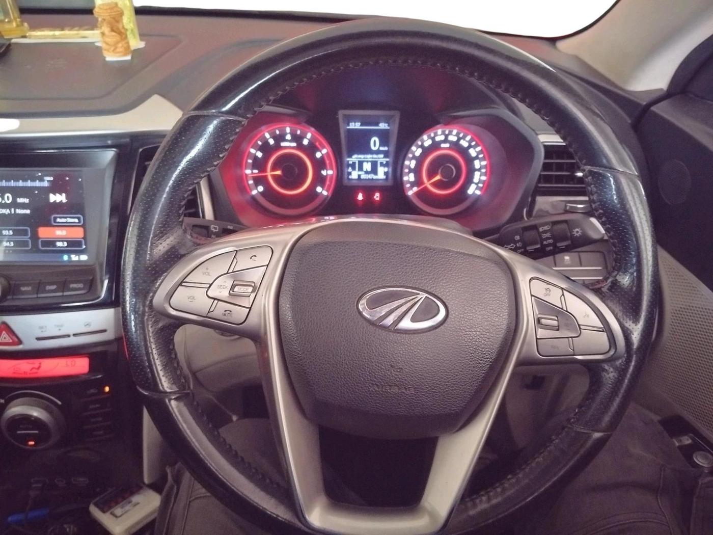 2019 Mahindra XUV300 W8 1.2 PETROL, Petrol, Manual, 80,147 km, interior