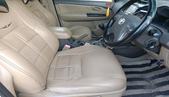 2013 Toyota Fortuner 3.0 4X4 MT, Diesel, Manual, 87,678 km, interior