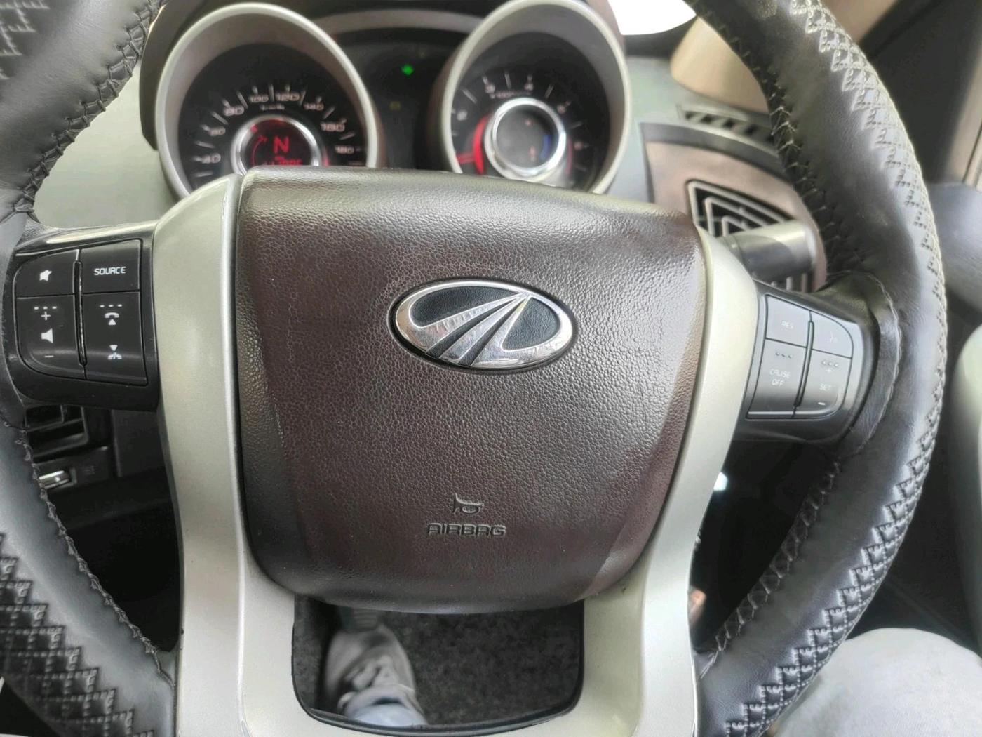 2014 Mahindra XUV500 W6, Diesel, Manual, 1,12,019 km, interior