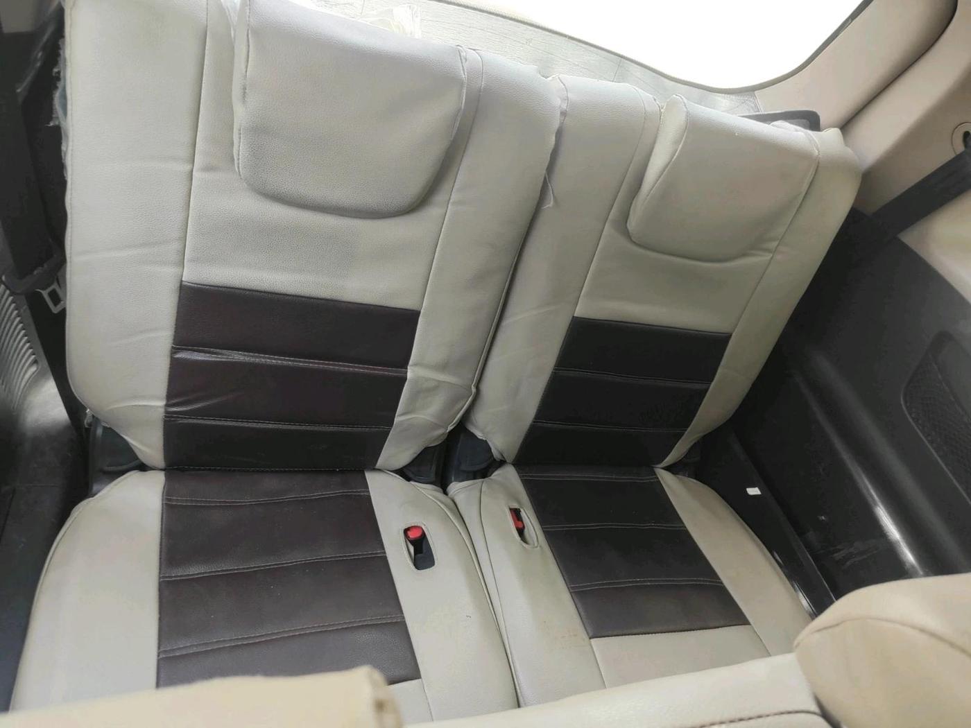 2014 Mahindra XUV500 W6, Diesel, Manual, 1,12,019 km, interior