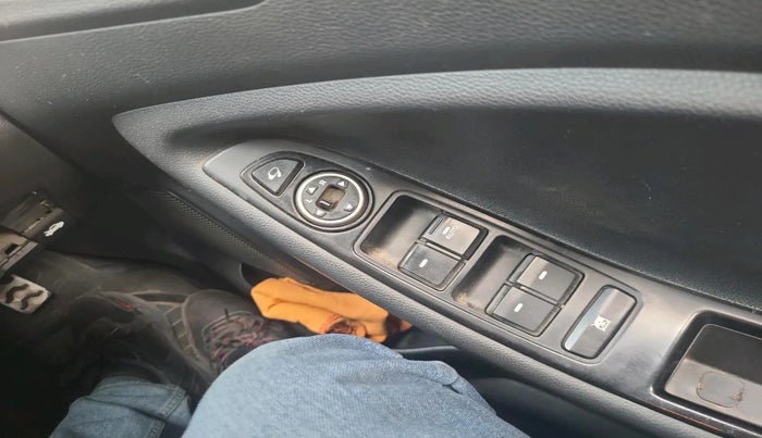 2016 Hyundai i20 Active 1.2 S, Petrol, Manual, 1,50,437 km, interior