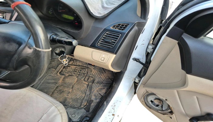 2015 Hyundai Eon D-LITE+, Petrol, Manual, 4,19,125 km, interior