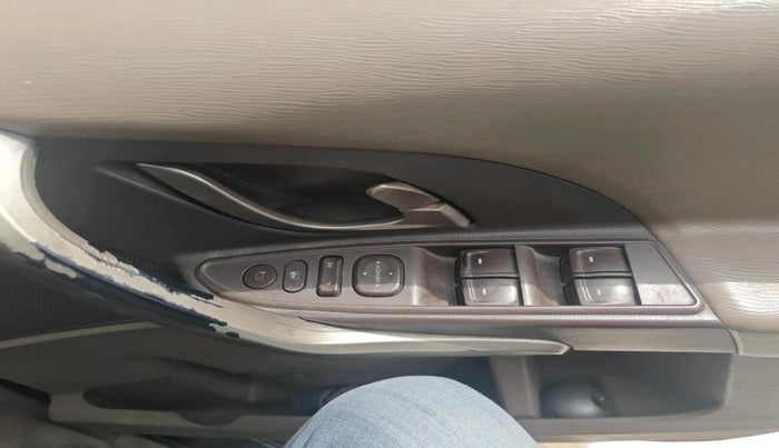 2012 Mahindra XUV500 W8, Diesel, Manual, 1,03,940 km, interior