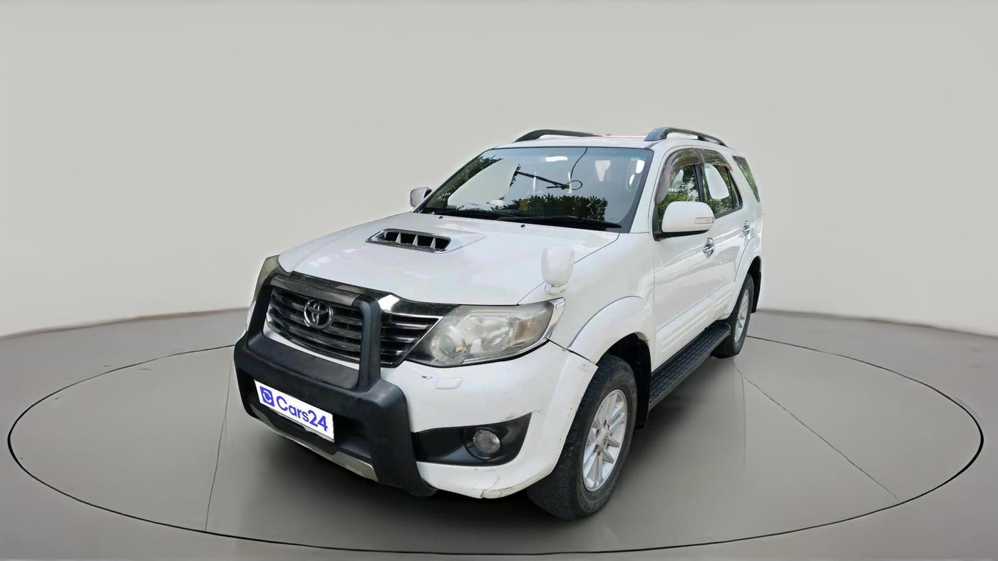 2014 Toyota Fortuner 3.0 4X4 MT, Diesel, Manual, 2,13,478 km, exterior