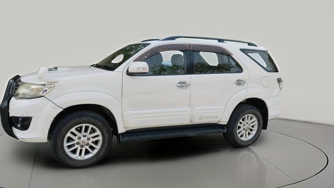 2014 Toyota Fortuner 3.0 4X4 MT, Diesel, Manual, 2,13,478 km, exterior