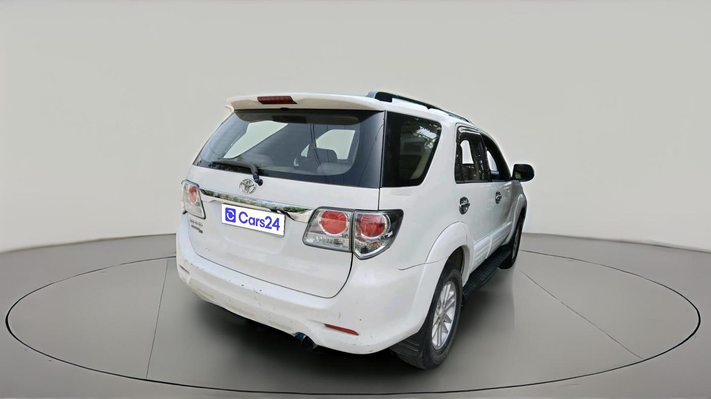 2014 Toyota Fortuner 3.0 4X4 MT, Diesel, Manual, 2,13,478 km, exterior