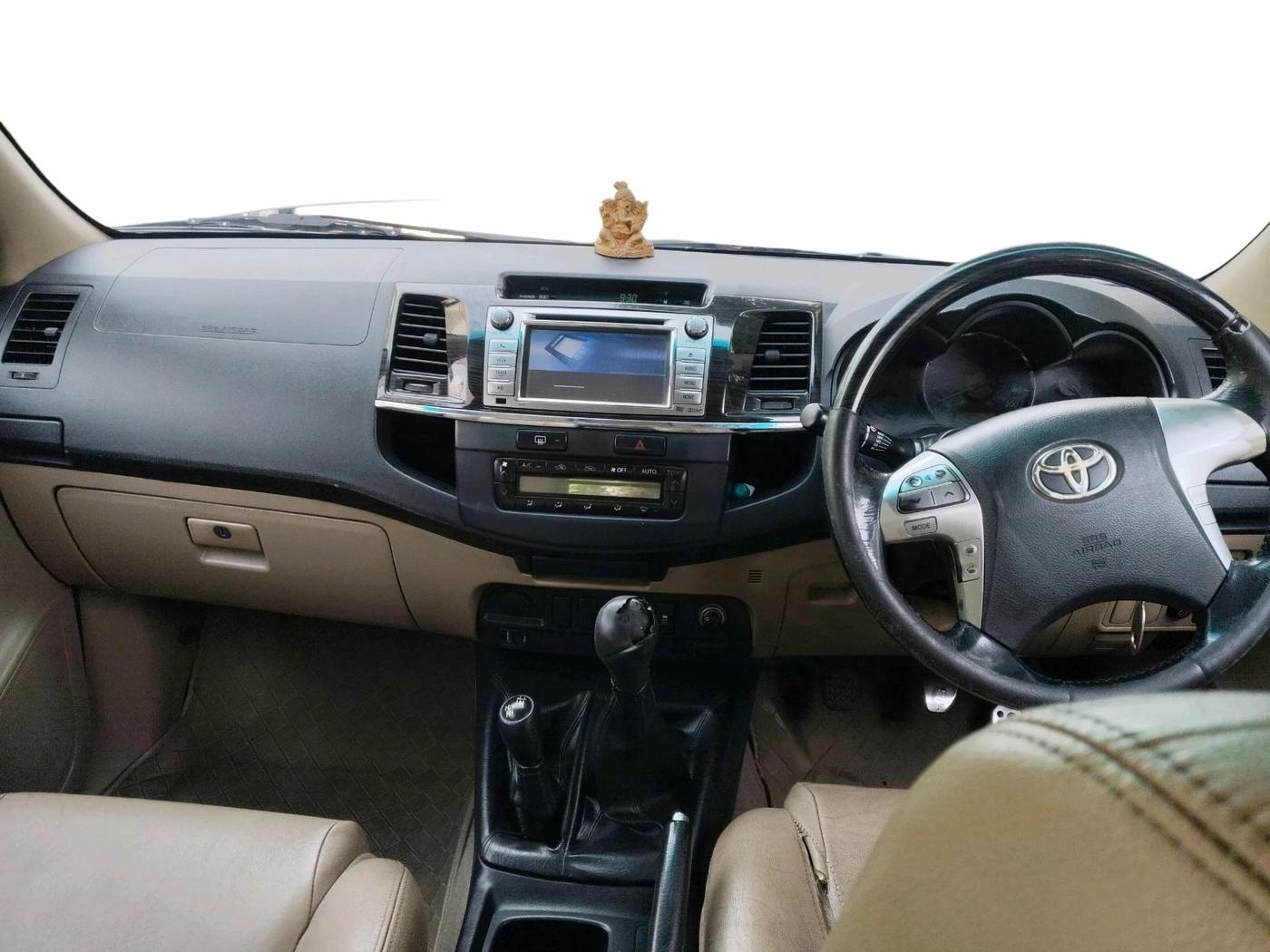 2014 Toyota Fortuner 3.0 4X4 MT, Diesel, Manual, 2,13,478 km, interior