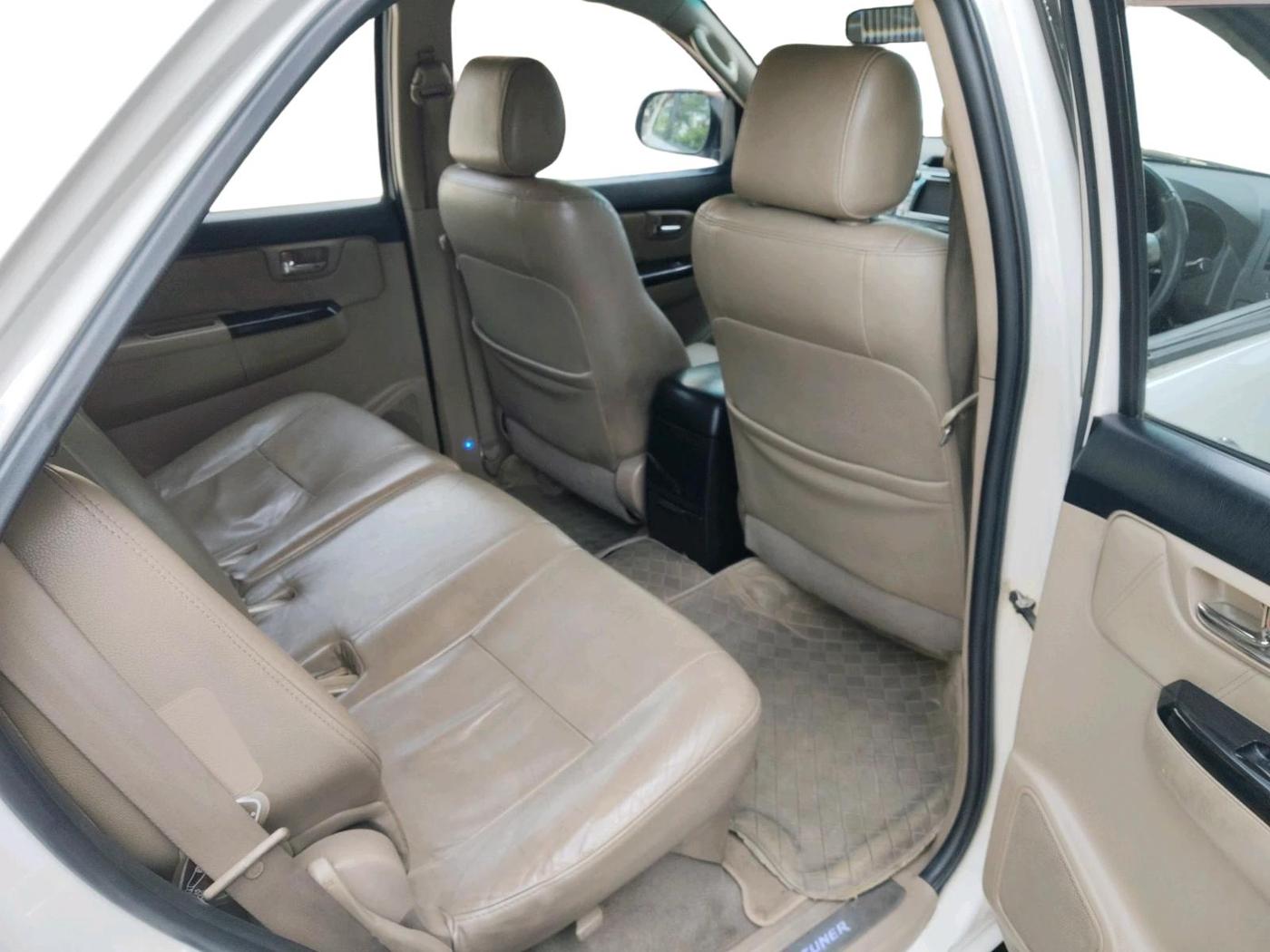 2014 Toyota Fortuner 3.0 4X4 MT, Diesel, Manual, 2,13,478 km, interior
