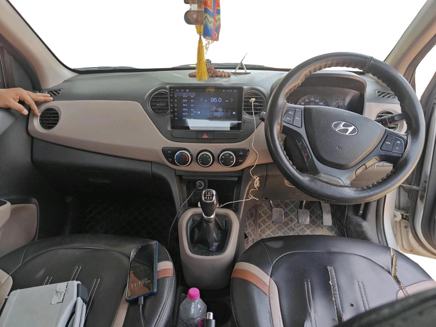 2015 Hyundai Xcent S 1.2, Petrol, Manual, 1,77,800 km, interior