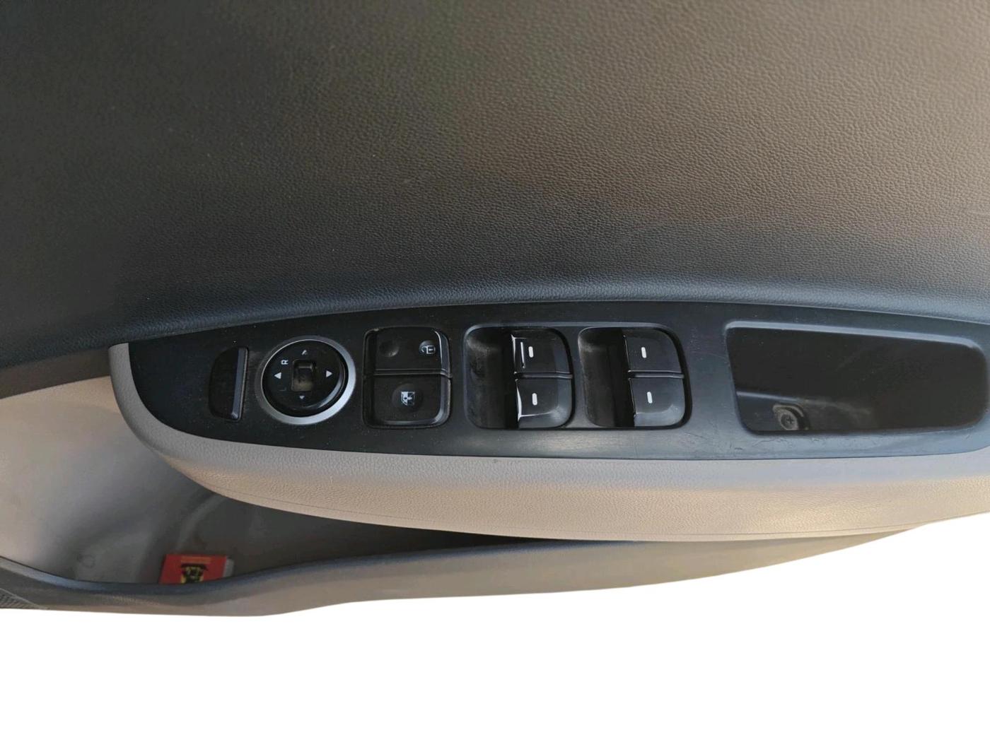 2015 Hyundai Xcent S 1.2, Petrol, Manual, 1,77,800 km, interior