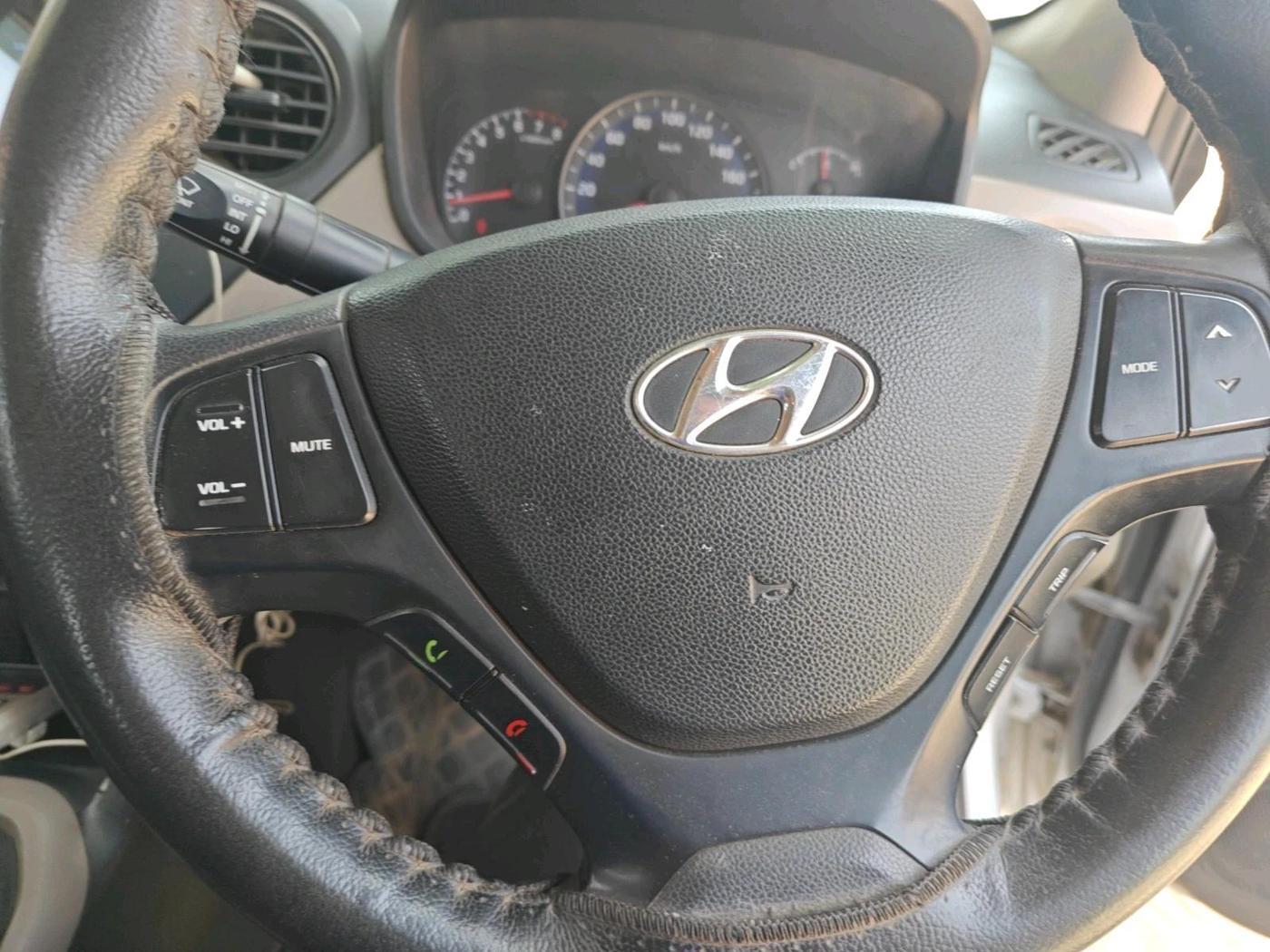 2015 Hyundai Xcent S 1.2, Petrol, Manual, 1,77,800 km, interior