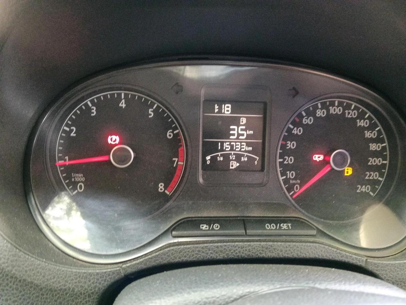 2016 Volkswagen Ameo COMFORTLINE 1.2L, Petrol, Manual, 1,15,733 km, interior