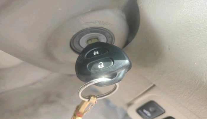 2007 Toyota Innova V 2.5 8 STR, Diesel, Manual, 1,87,006 km, interior