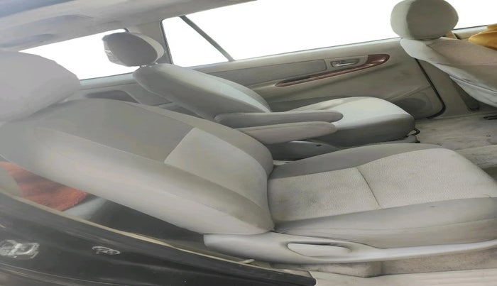 2007 Toyota Innova V 2.5 8 STR, Diesel, Manual, 1,87,006 km, interior