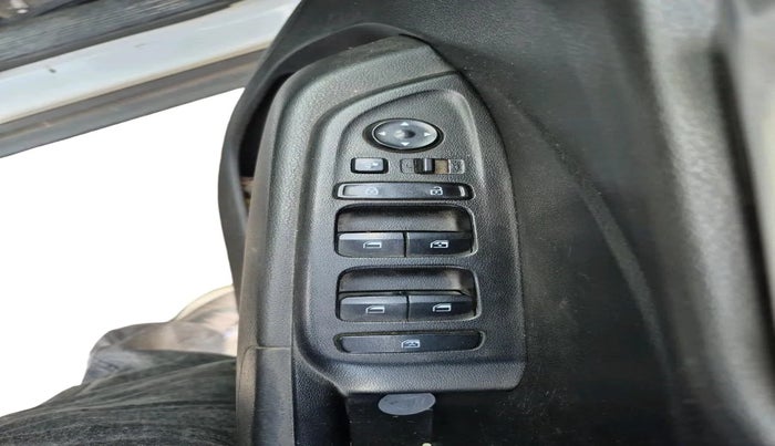 2019 Hyundai VENUE SX 1.0 TURBO, CNG, Manual, 1,01,864 km, interior