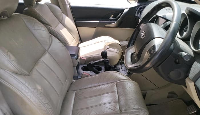 2016 Mahindra XUV500 W10, Diesel, Manual, 1,25,203 km, interior
