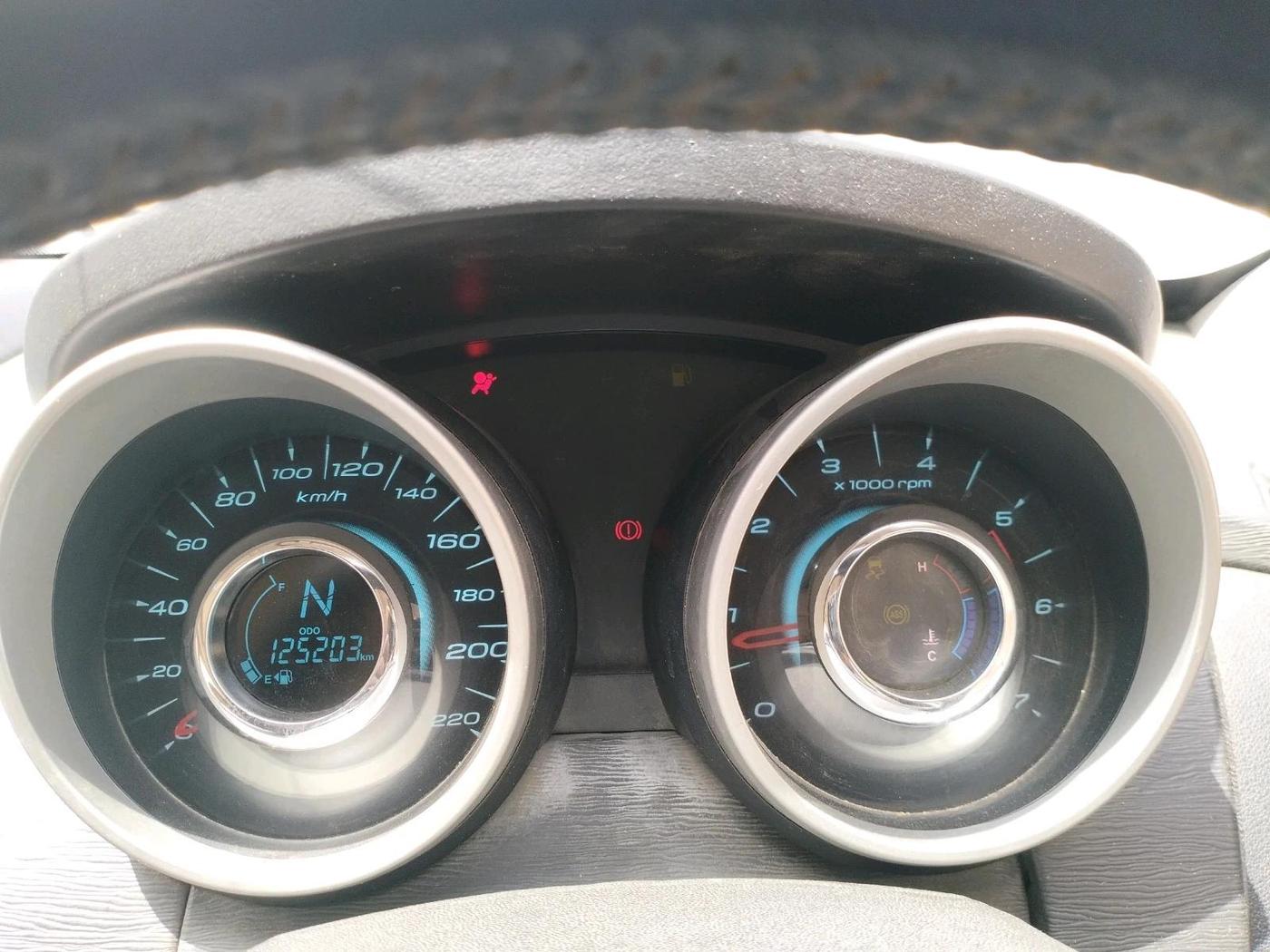 2016 Mahindra XUV500 W10, Diesel, Manual, 1,25,203 km, interior