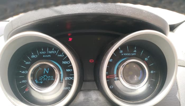 2016 Mahindra XUV500 W10, Diesel, Manual, 1,25,203 km, interior