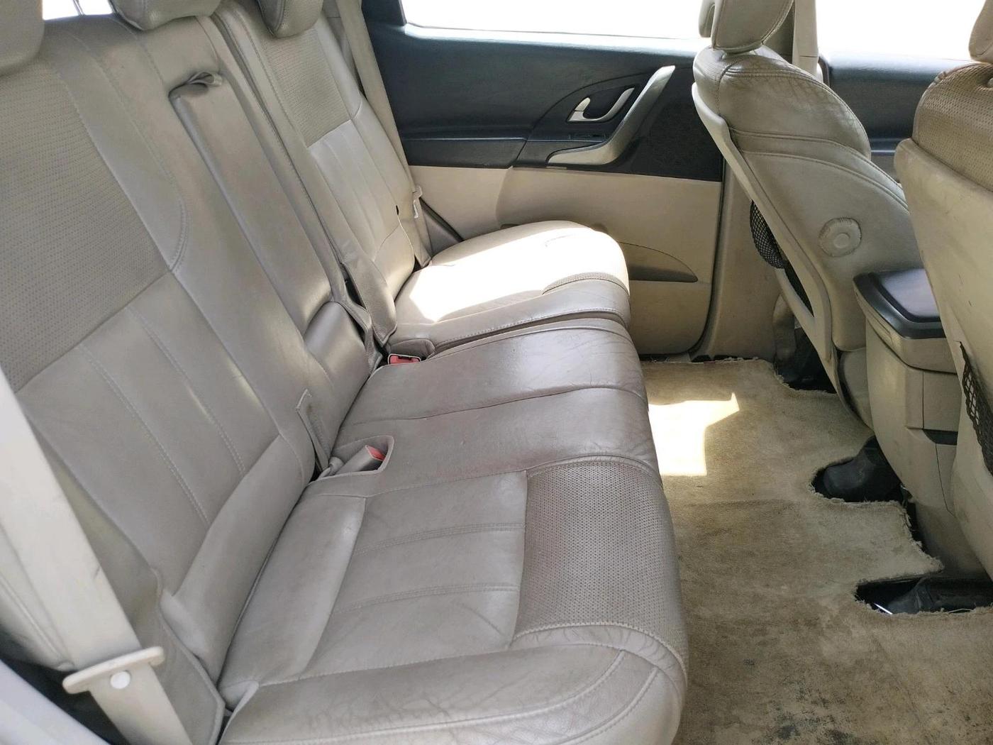 2016 Mahindra XUV500 W10, Diesel, Manual, 1,25,203 km, interior