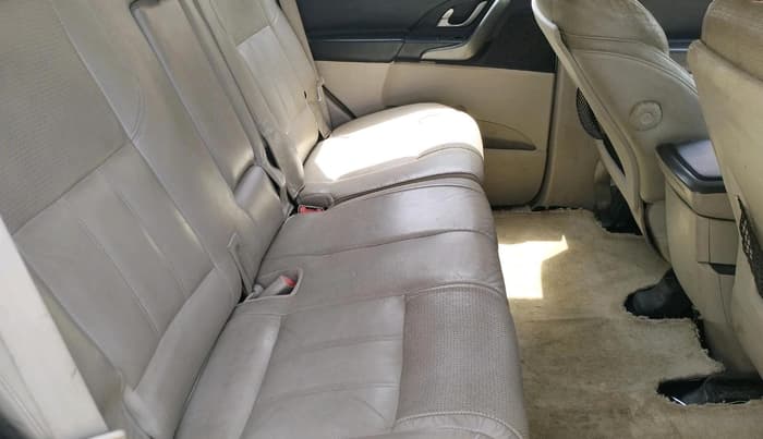 2016 Mahindra XUV500 W10, Diesel, Manual, 1,25,203 km, interior