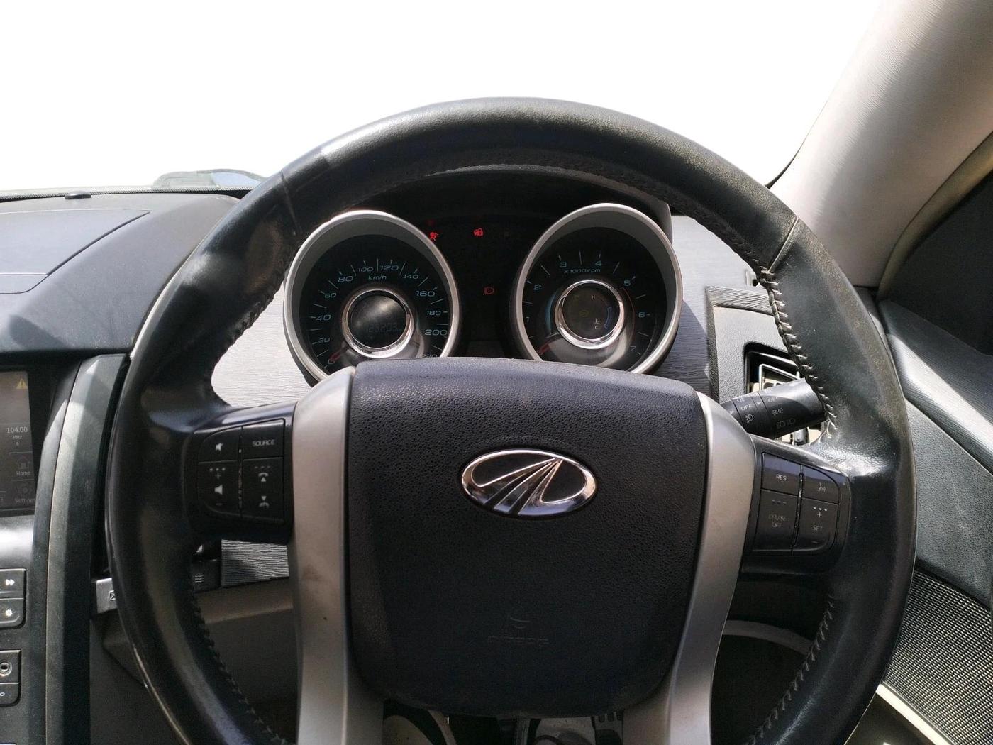 2016 Mahindra XUV500 W10, Diesel, Manual, 1,25,203 km, interior