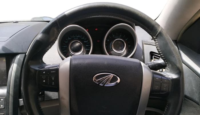2016 Mahindra XUV500 W10, Diesel, Manual, 1,25,203 km, interior
