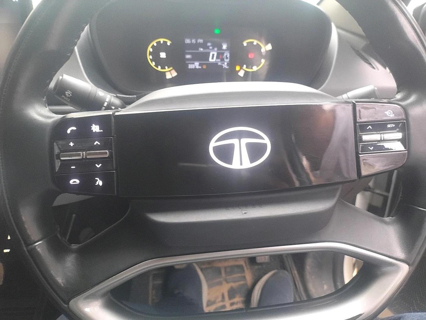 2025 Tata Curvv Creative 1.2 Petrol 6MT, Petrol, Manual, 33,376 km, interior