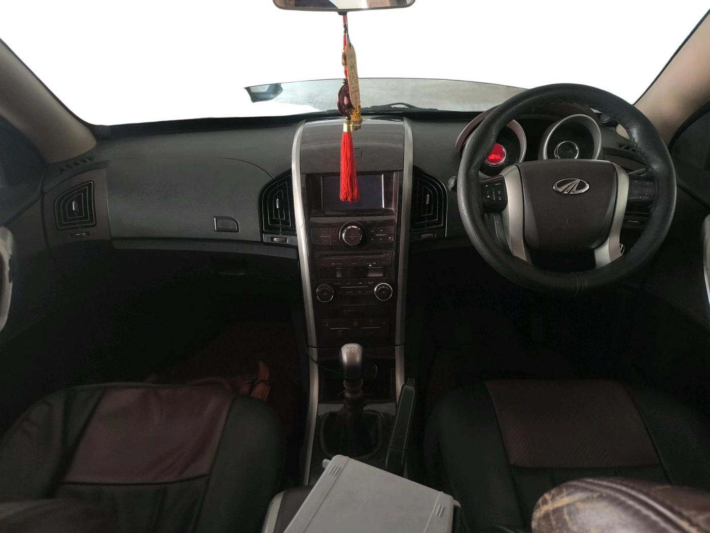 2013 Mahindra XUV500 W8, Diesel, Manual, 1,38,252 km, interior