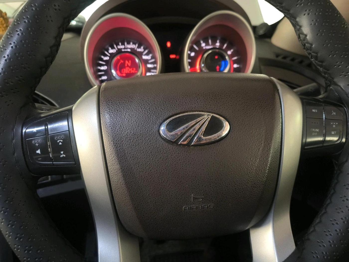 2013 Mahindra XUV500 W8, Diesel, Manual, 1,38,252 km, interior