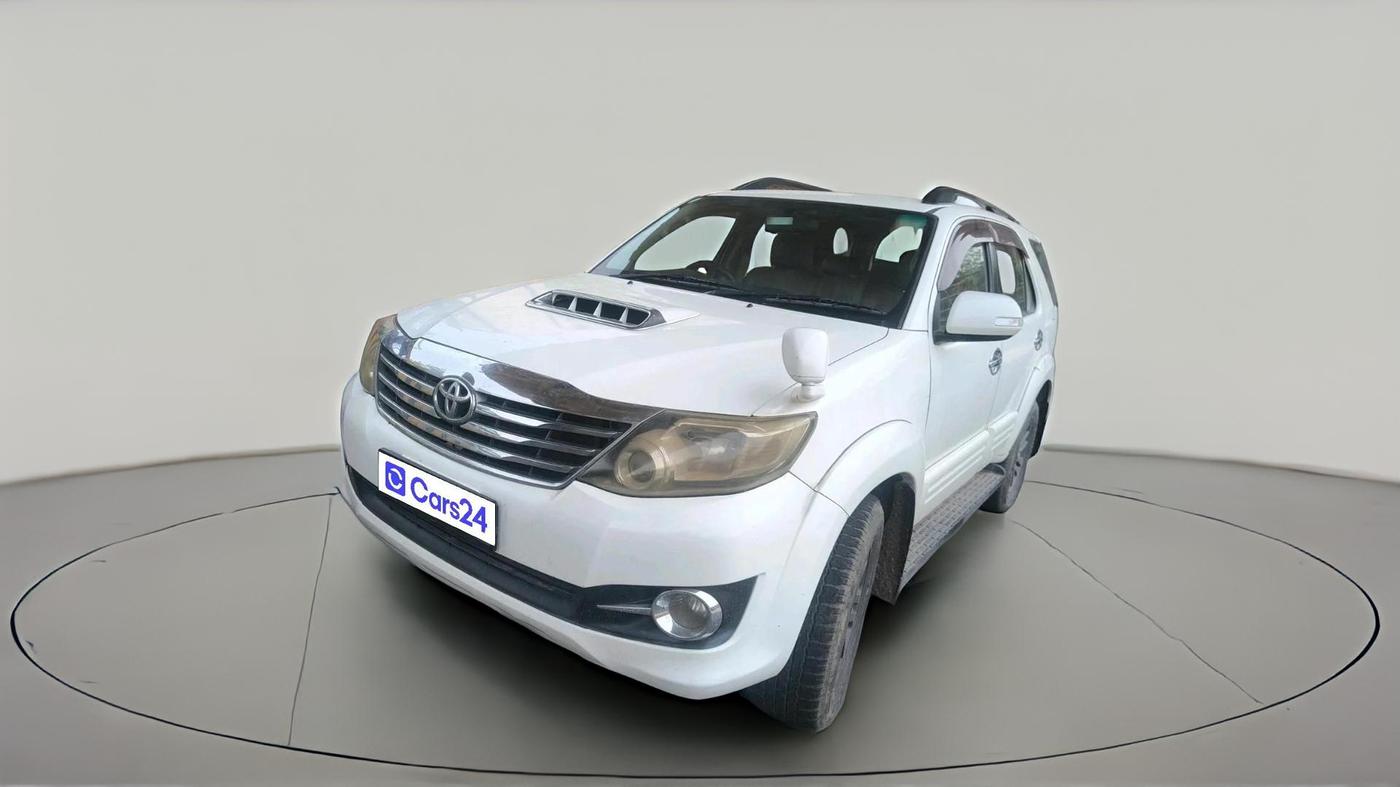 2016 Toyota Fortuner 3.0 4X2 AT, Diesel, Automatic, 2,15,500 km, exterior