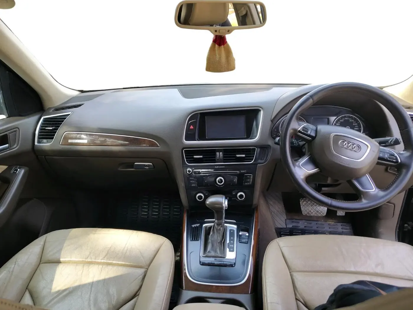 2014 Audi Q5 2.0 TDI PREMIUM PLUS, Diesel, Automatic, 1,86,565 km, interior
