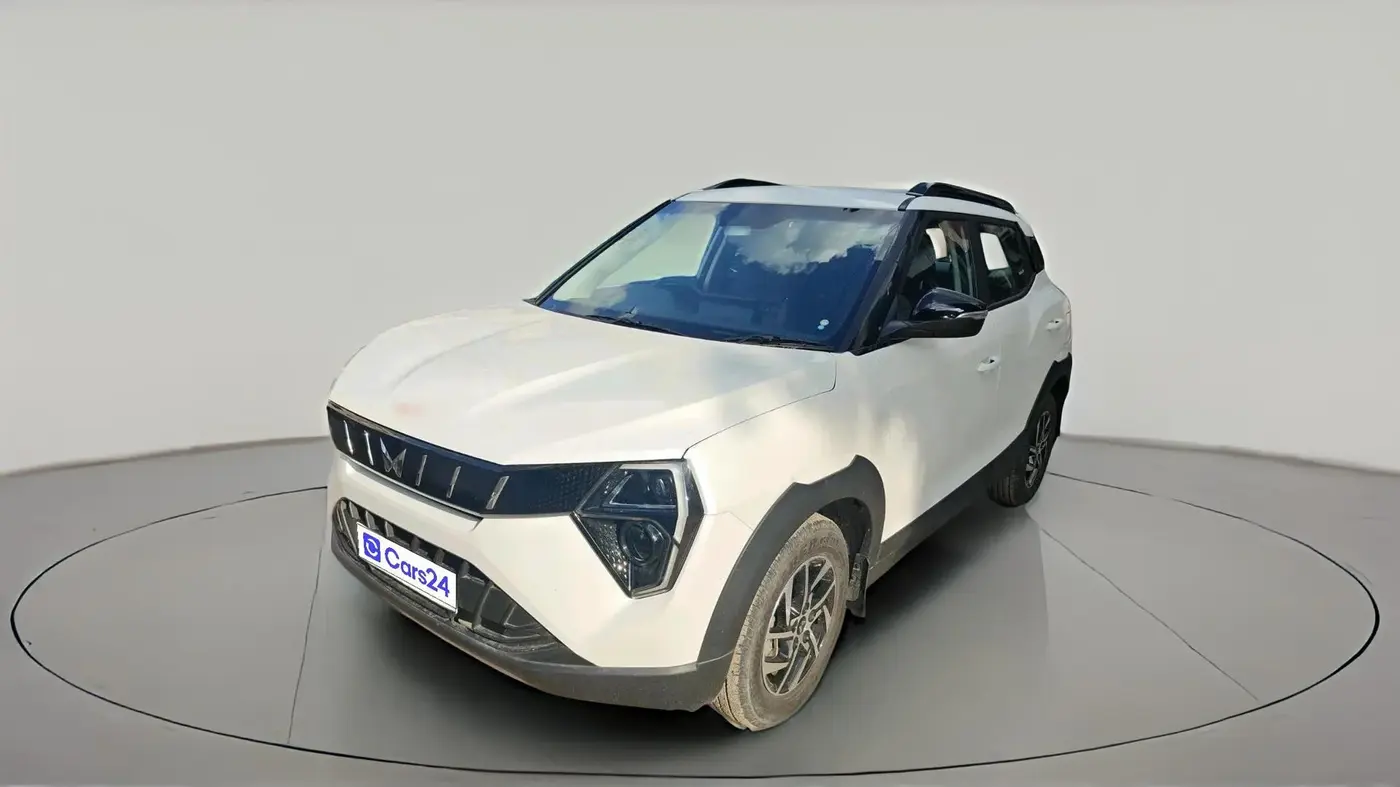 2024 Mahindra XUV 3XO AX5 1.2 L TCMPFi, Petrol, Manual, 16,900 km, exterior