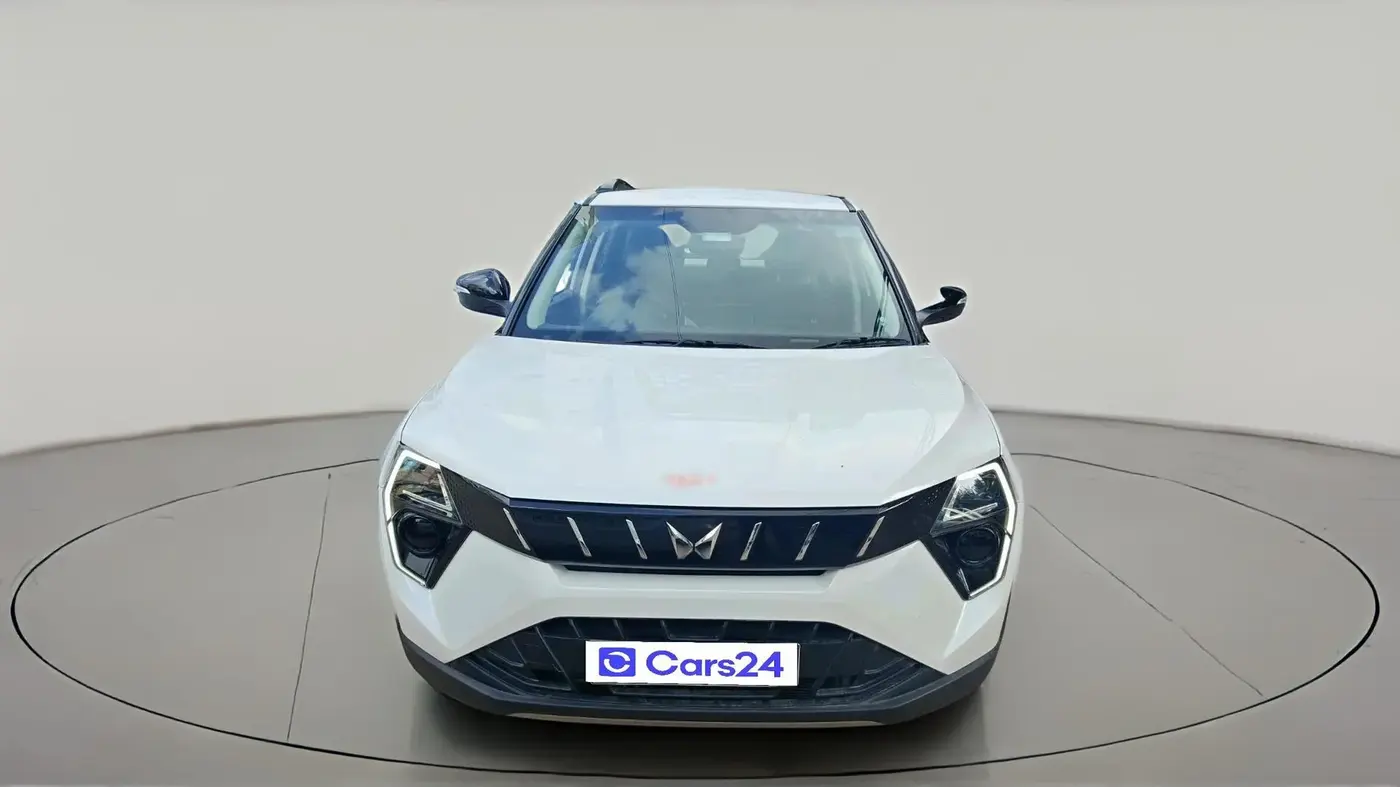 2024 Mahindra XUV 3XO AX5 1.2 L TCMPFi, Petrol, Manual, 16,900 km, exterior