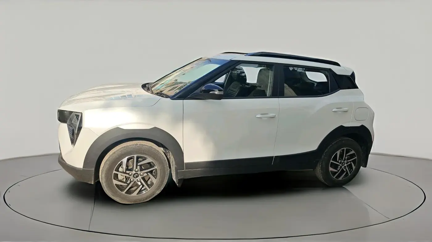 2024 Mahindra XUV 3XO AX5 1.2 L TCMPFi, Petrol, Manual, 16,900 km, exterior