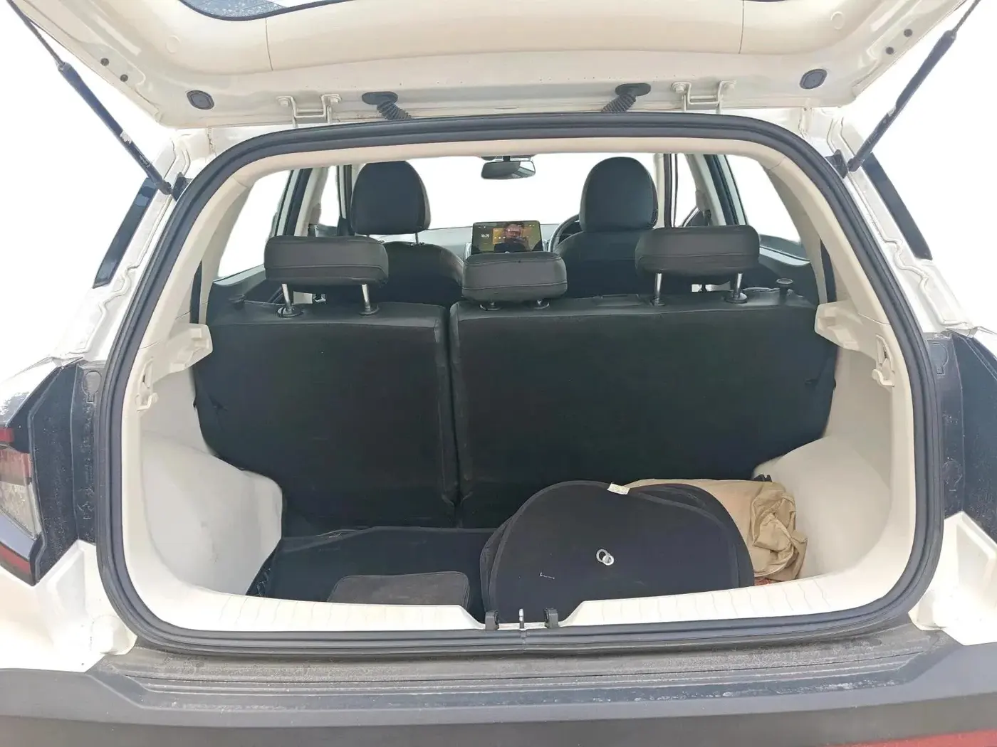 2024 Mahindra XUV 3XO AX5 1.2 L TCMPFi, Petrol, Manual, 16,900 km, exterior