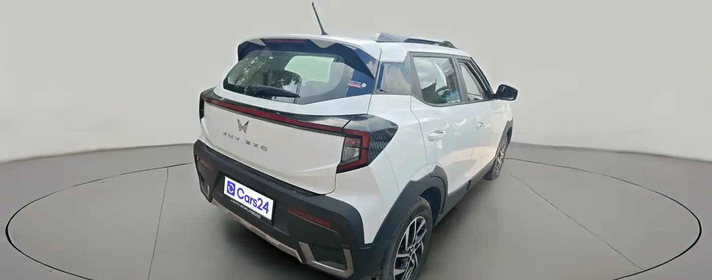 2024 Mahindra XUV 3XO AX5 1.2 L TCMPFi, Petrol, Manual, 16,900 km, exterior