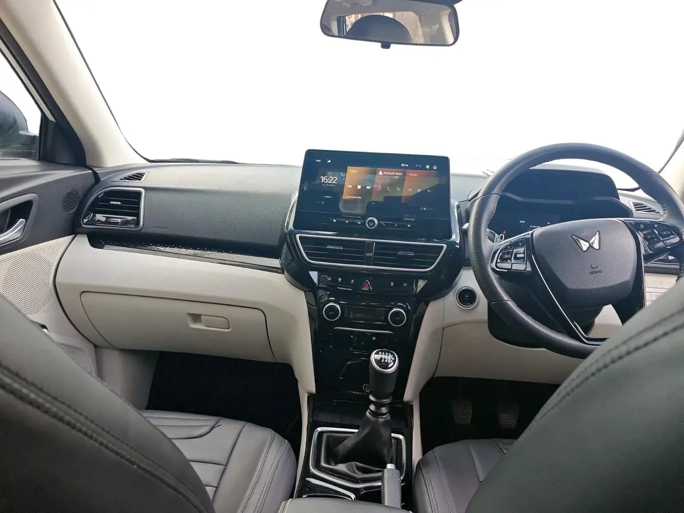2024 Mahindra XUV 3XO AX5 1.2 L TCMPFi, Petrol, Manual, 16,900 km, interior