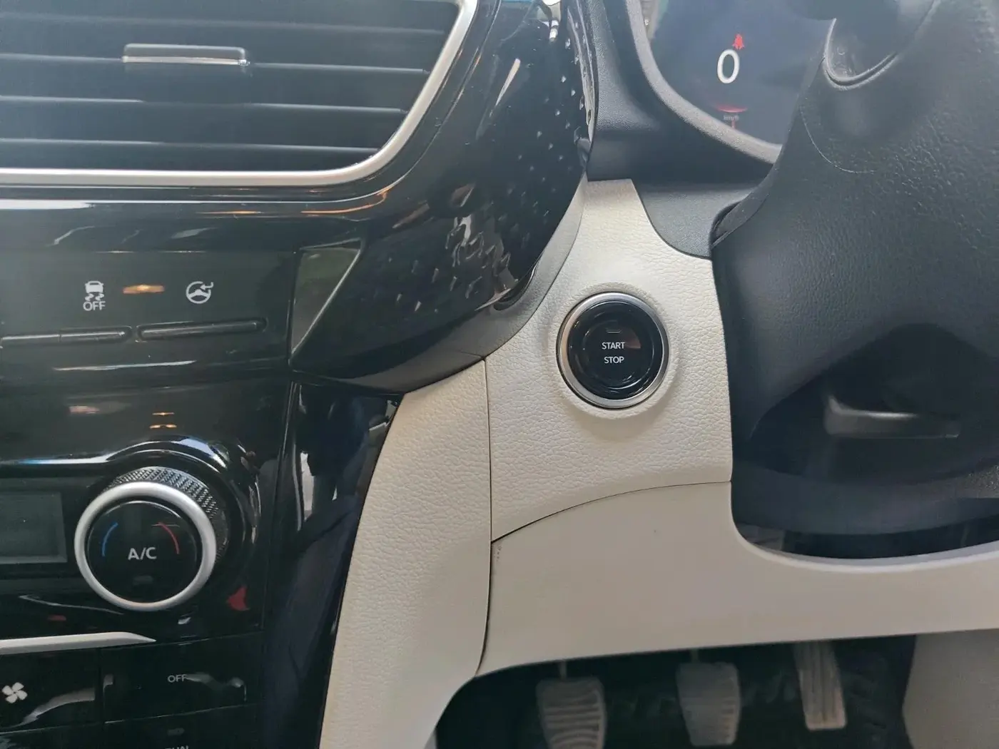 2024 Mahindra XUV 3XO AX5 1.2 L TCMPFi, Petrol, Manual, 16,900 km, interior