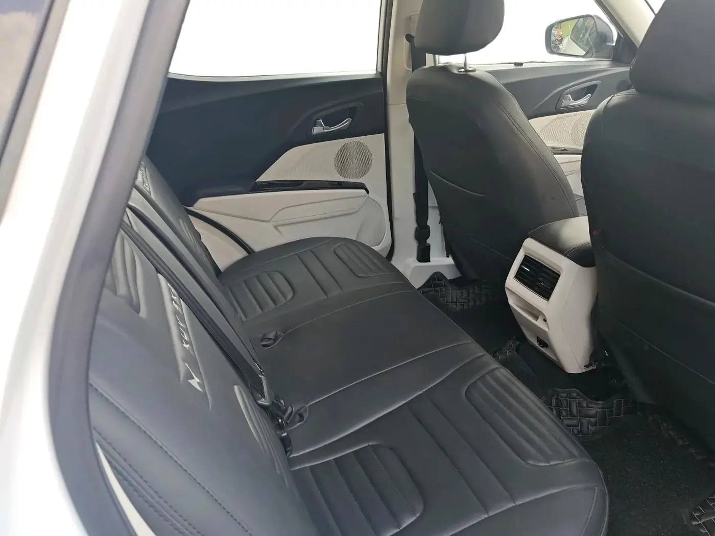 2024 Mahindra XUV 3XO AX5 1.2 L TCMPFi, Petrol, Manual, 16,900 km, interior